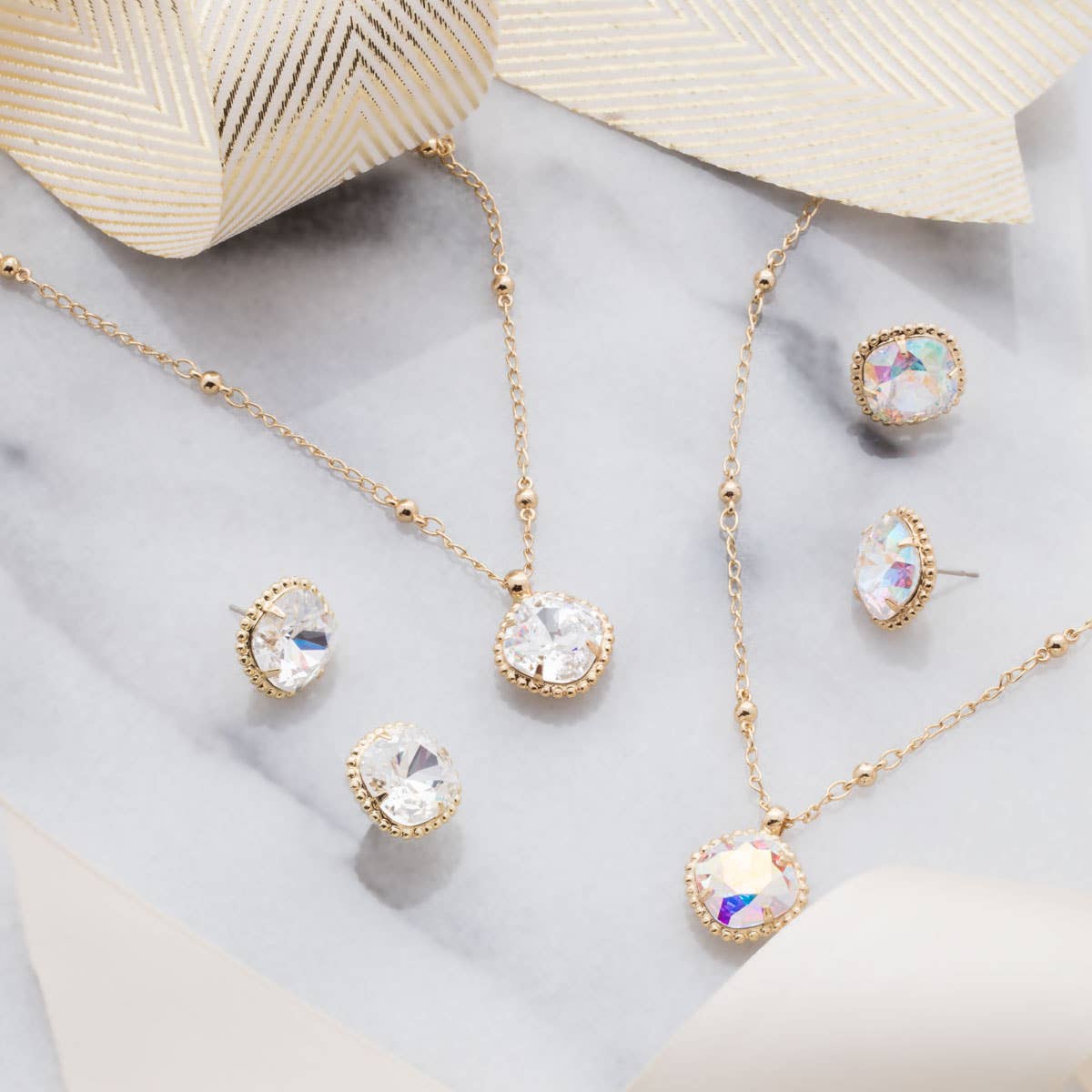 Clair Boucles d'oreilles à tige solitaire taille coussin - EBX10BGCRY en vente sur Faire3