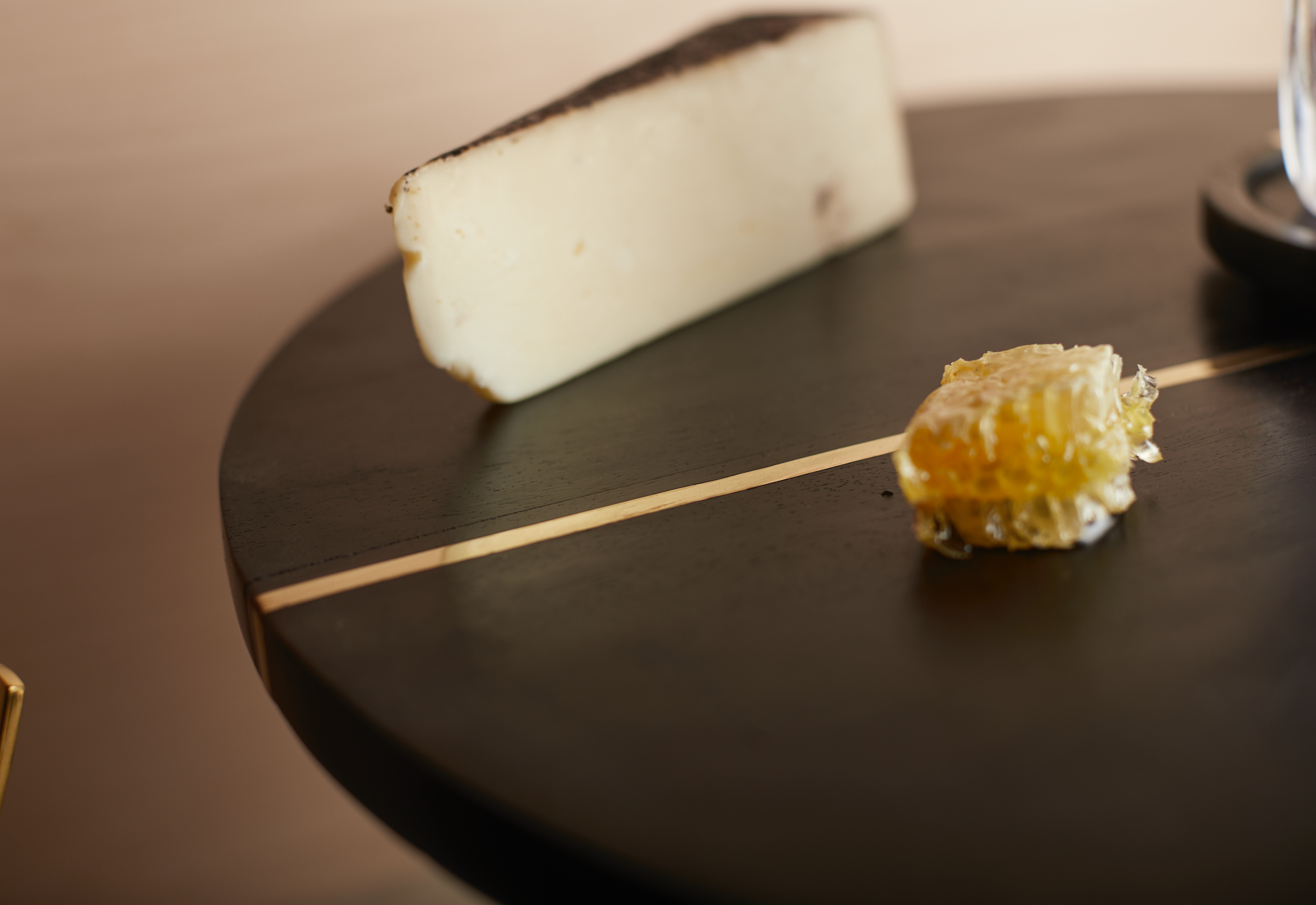 The Collective - Wholesale Cake Stand - Mondrian Large Pedestal1