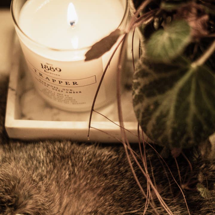 1889 Wax Lighting – wholesale Burkljus – 10oz Trapper Candle - Ingen låda