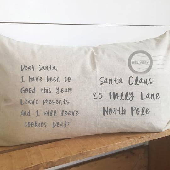 Oreiller de rein Lettre du Père Noël pour la vente par Design District Co