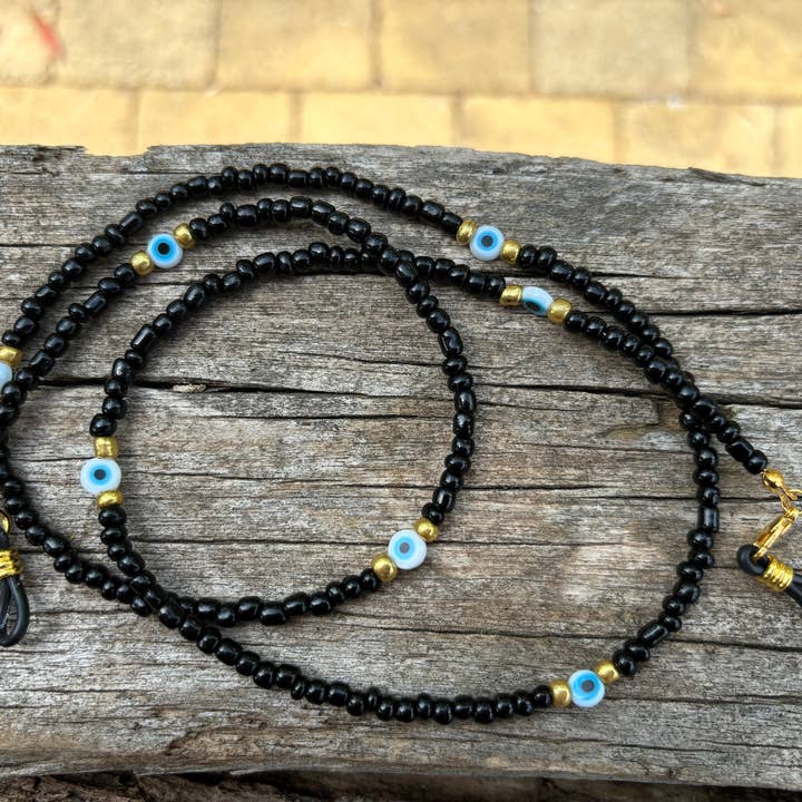 Kæde og brilleholder med sorte perler og Nazar Boncuk tyrkisk øje for engroshandel hos Boutique Bohème