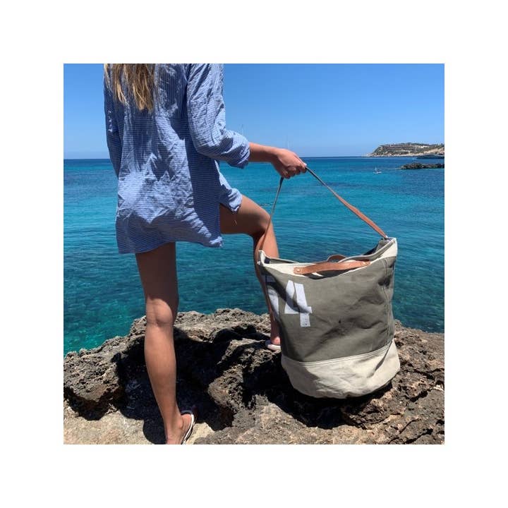 Casa Natura Design SL - Wholesale Beach Bag - Round Canvas Bag with Double Leather Handle and Zipper - CHLOE CL44