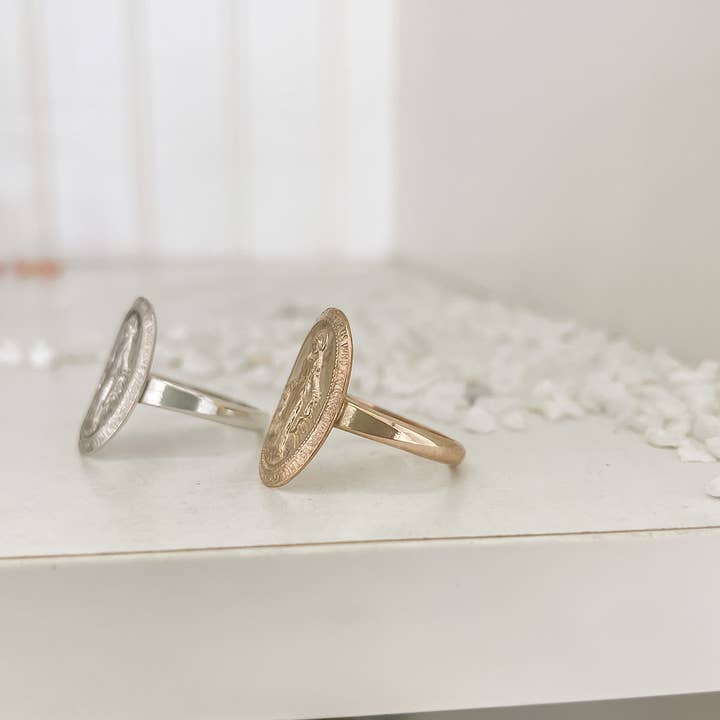 Isabelle Grace Jewelry – Großhandel Cocktail-/Statement-Ring – Wunderbarer Medaillenring mit Mutter Maria4