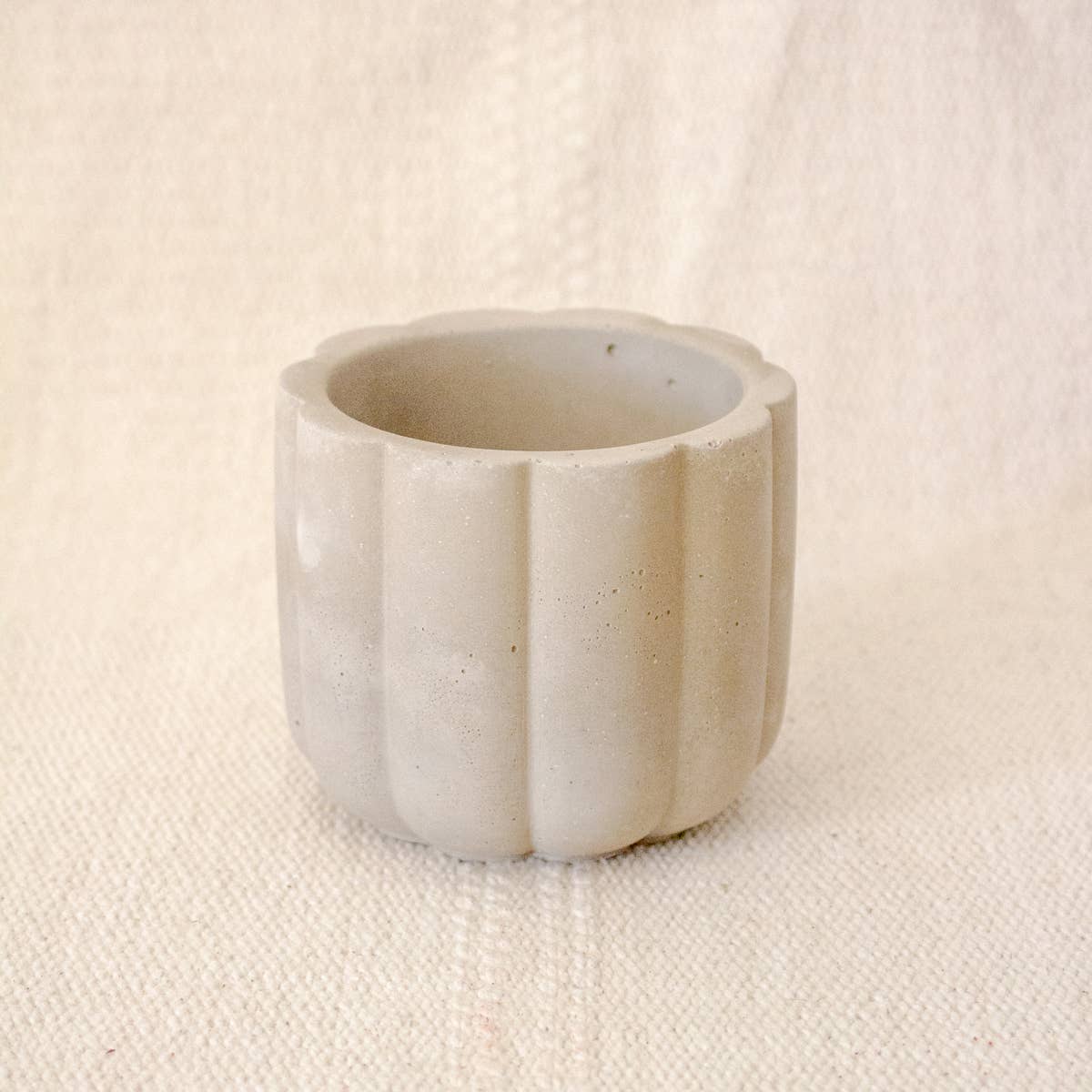 Moderniche - Wholesale Candle Holder - 7oz Empty Concrete Candle Jar  w/ Lid Option - Scallop Style11