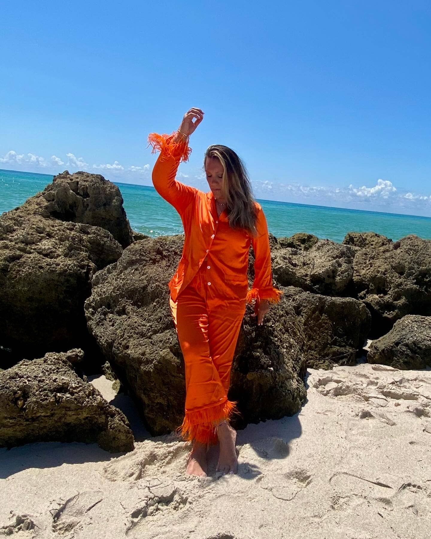 Plume AF Design - Vente Haut et bas de pyjama – femme - Pyjama extensible en satin avec garniture en plumes d'autruche amovible21