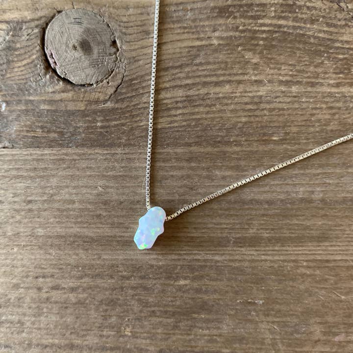 Collar Tiny Hamsa en blanco para venta al por mayor de Pink Moon by Tabitha