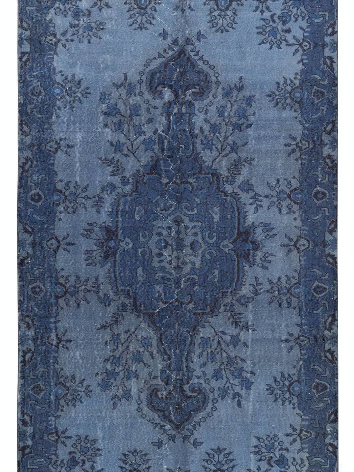 5,5x9,6 ft Moderner Teppich in Blau, handgeknüpft in der Türkei für den Großhandel von Rug Specialist LLC.