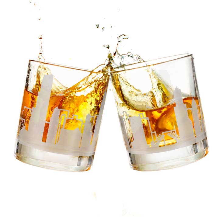 Verres à whisky Chicago Etched Skyline pour la vente par Greenline Goods