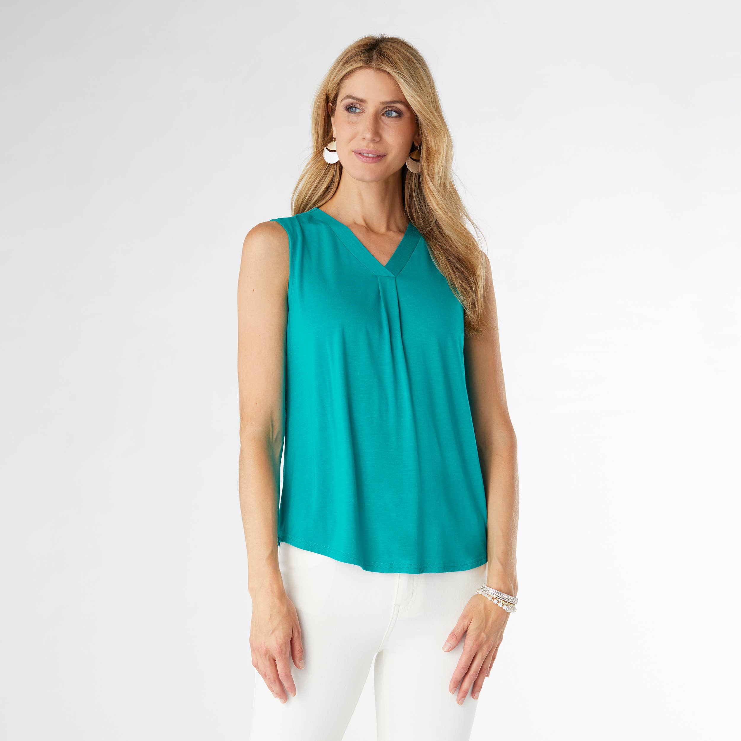 COCO + CARMEN - Wholesale Tank Top - Women's - Erin Pleat Back V-Neck Tank19