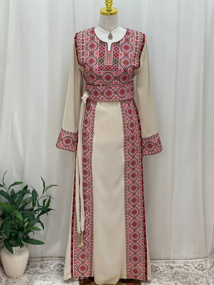 Thobe brodé du patrimoine Zahra pour la vente par Palestinian Elegance