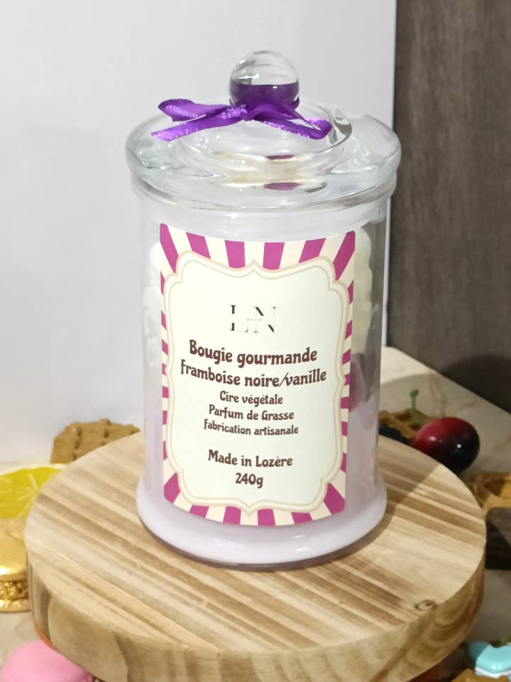 Bougie bonbonnière gourmande "Framboise noire vanille" pour la vente par LNDECO
