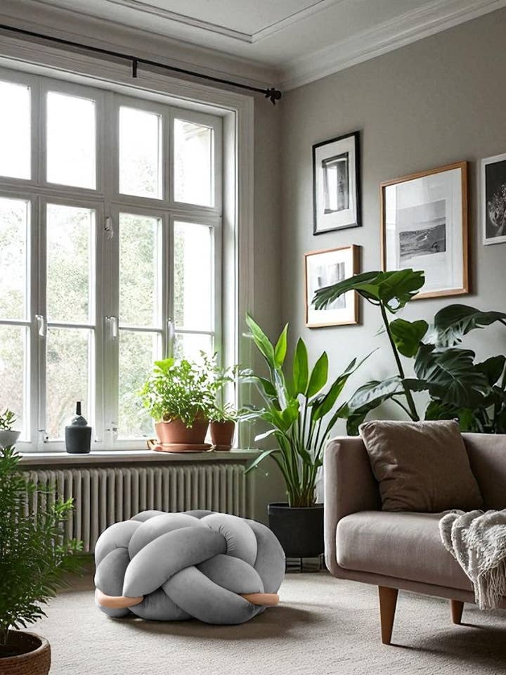 (L) Ottoman i sterlingsilver med knutmotiv för wholesale av Knots Studio