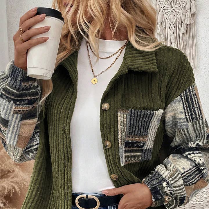 Chaqueta de forro polar acanalado verde selva con estampado de cuadros y parches con botones. y otras tendencias de Resultados para ropa marca al por mayor. Devoluciones gratuitas y condiciones de pago a 60 días en Faire en Faire.