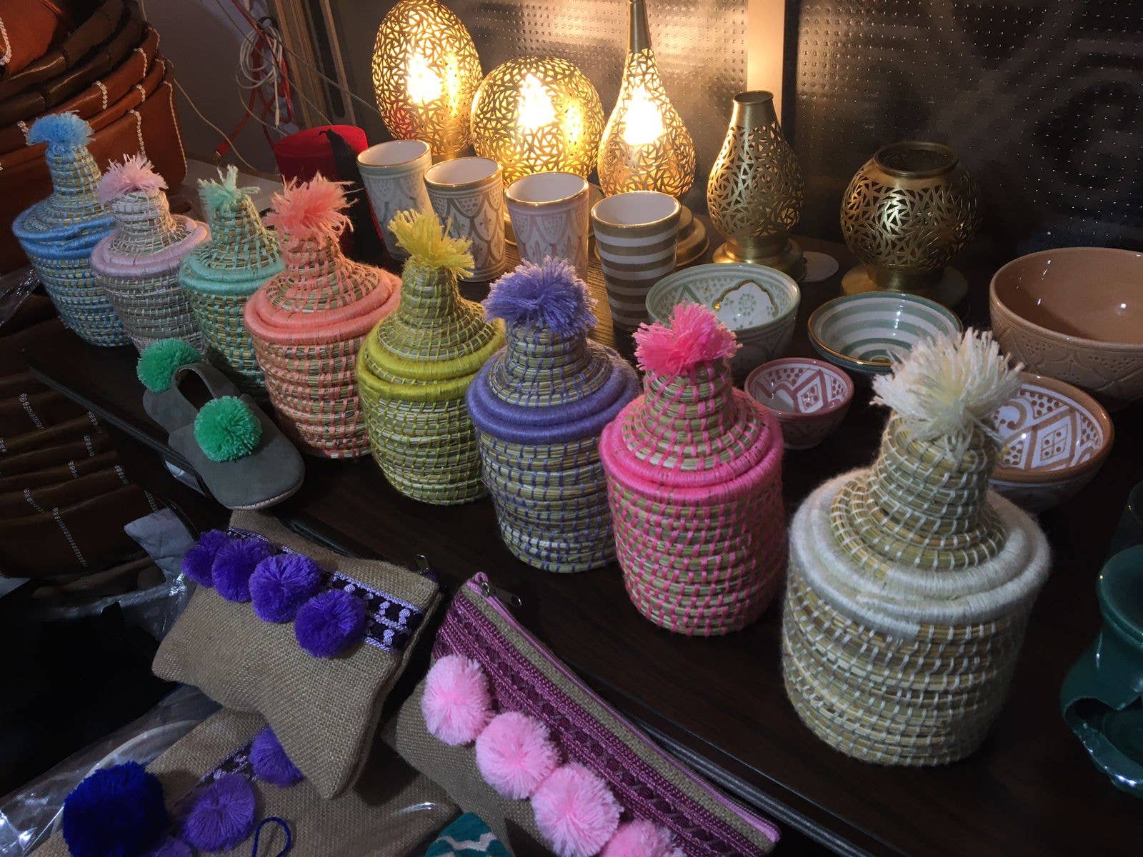 marrakeshop – Engroshandel Skrivebordslampe – Marokkansk håndlavet rund bordlampe i graveret messing12