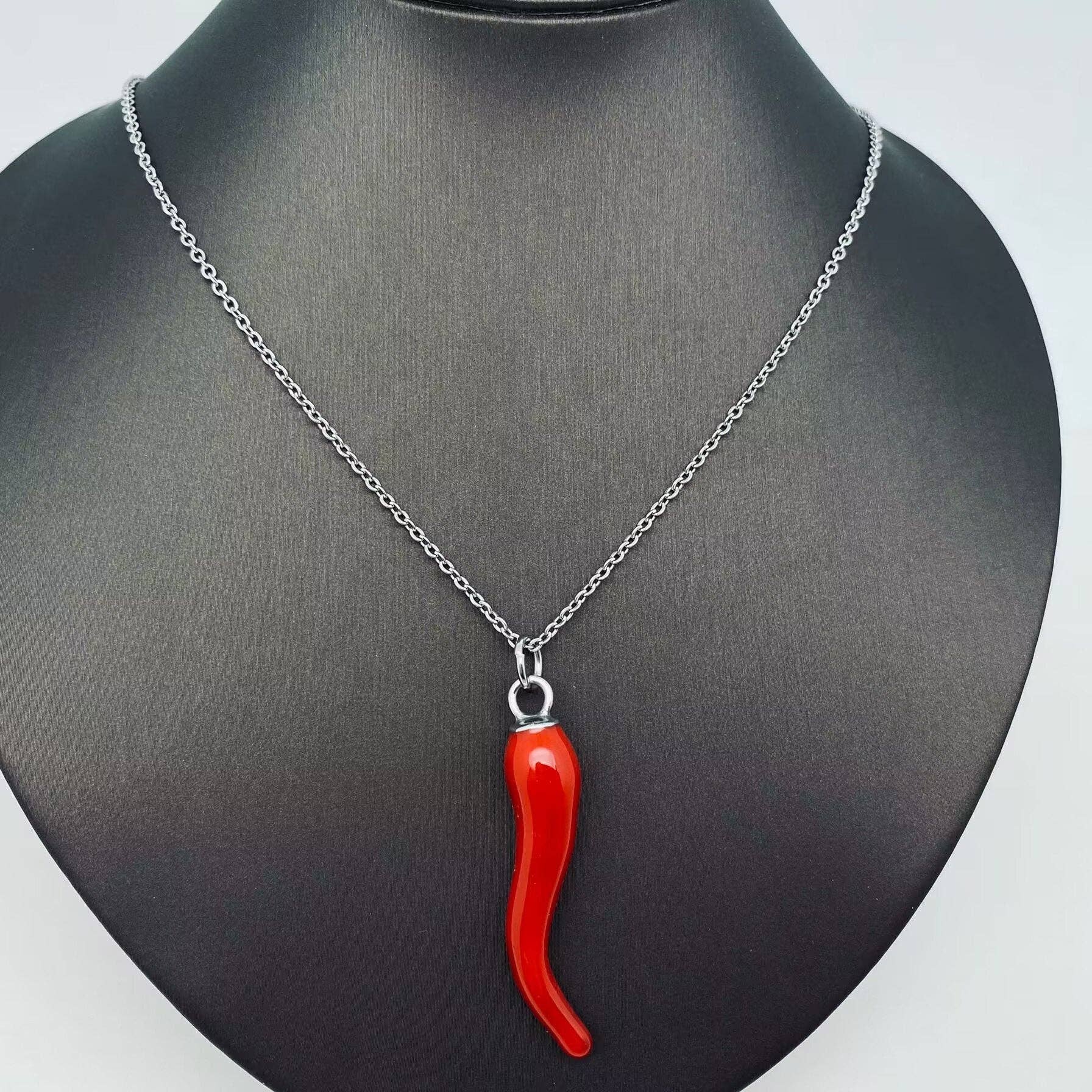 Mio Queena - Wholesale Pendant/Charm Necklace - Enamel Pepper 18K Gold Plated Stainless Steel Necklace -FGS0