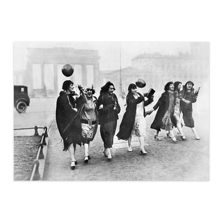 Vykort "Tiller-flickorna i gryningen" för wholesale av paruspaper. nutzfeine papeterie