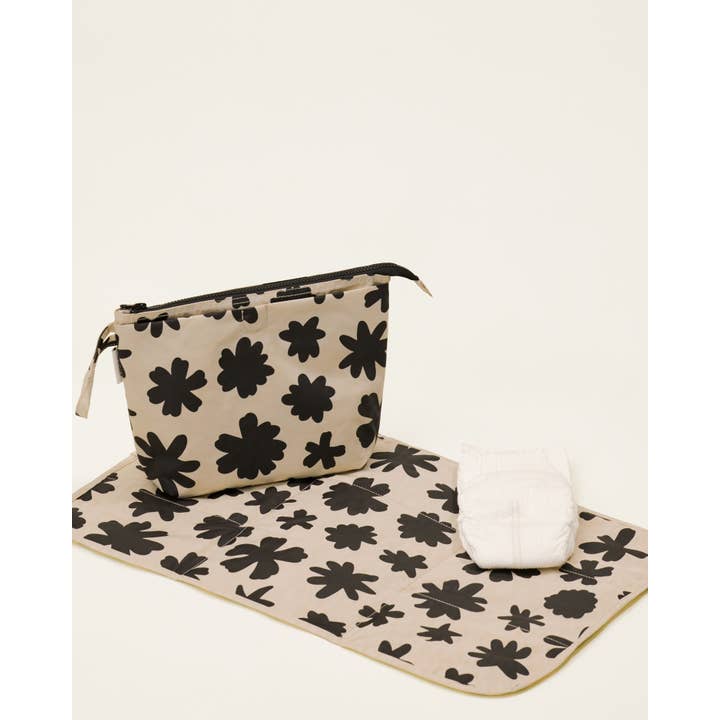 Kindred Bravely - Wholesale Diaper Bag - Baby - Storq x Kindred Bravely Quick Change Kit Bag4