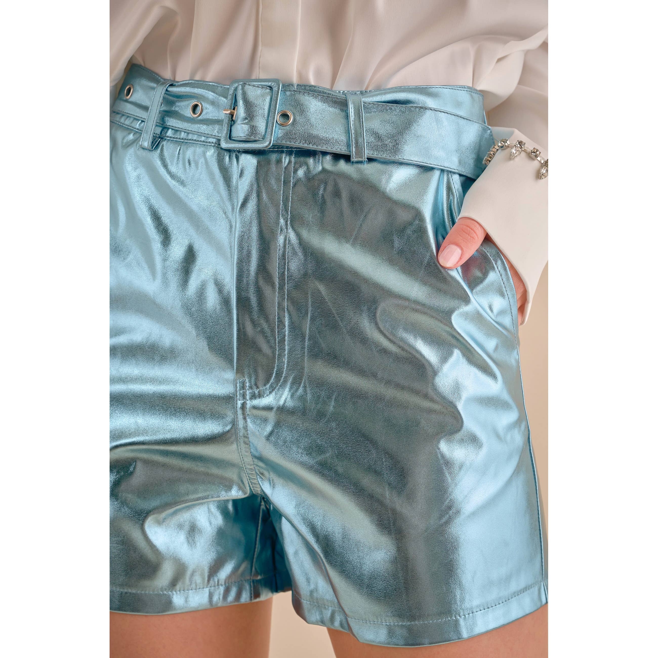 KIWI - Vendita all'ingrosso Pantaloncini - Donna - Pantaloncini con cintura a vita alta in pelle vegana metallizzata IP27507