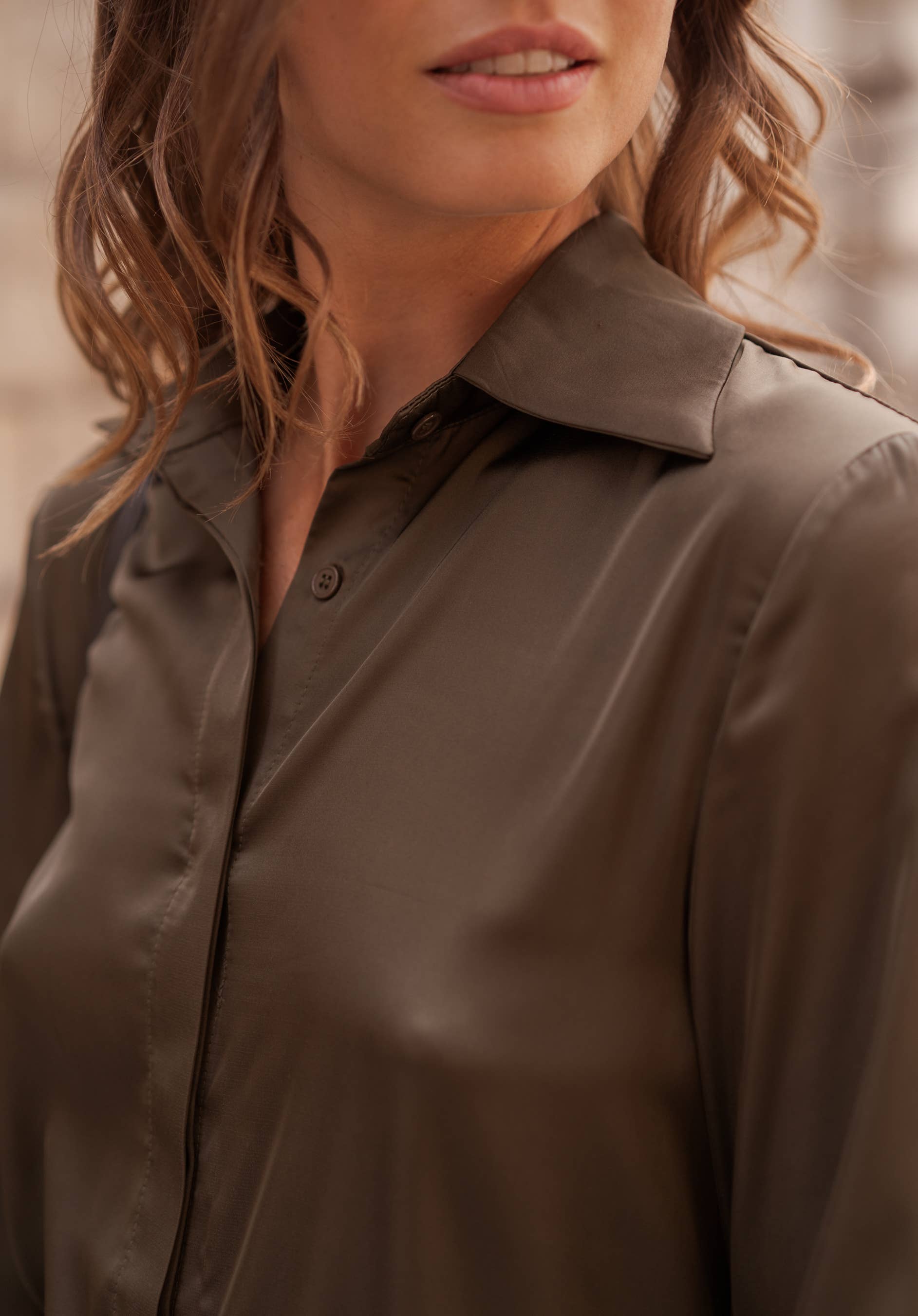 CHOKLATE PARIS – wholesale Tröja med knappar – Dam – Léa-skjorta i satin (S-M-L-XL) - CK0809138