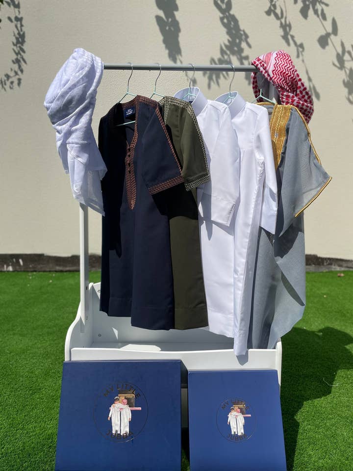 Royal Baby Boy Thobe Geschenkset | Grey Bisht (0—12 Monate) — 10 Stück für den Großhandel von MY LITTLE JUBBA