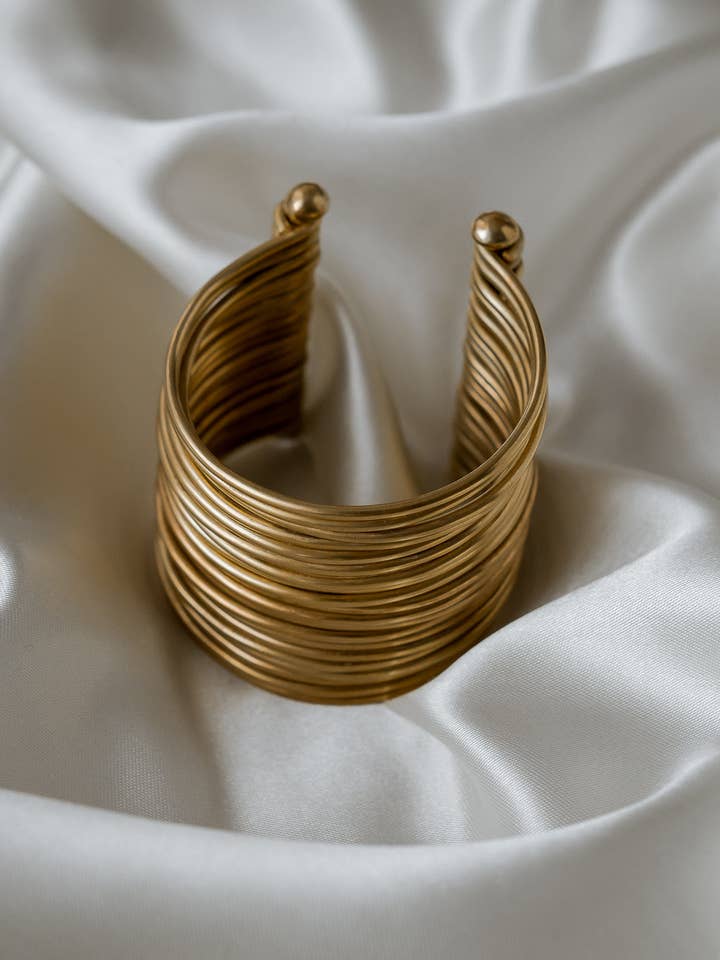 Brazalete de latón Imani - Hecho a mano en Kenia para venta al por mayor de Umutoni