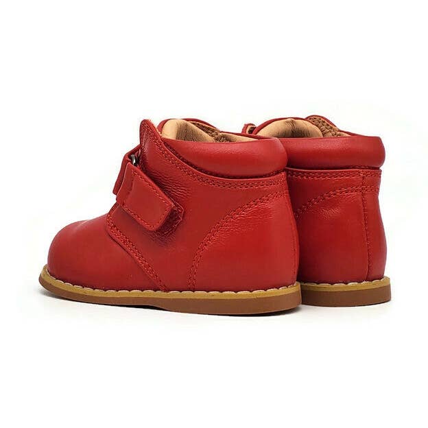 Classic Walkers Velcro - Rouge pour la vente par Tippy Tot Shoes