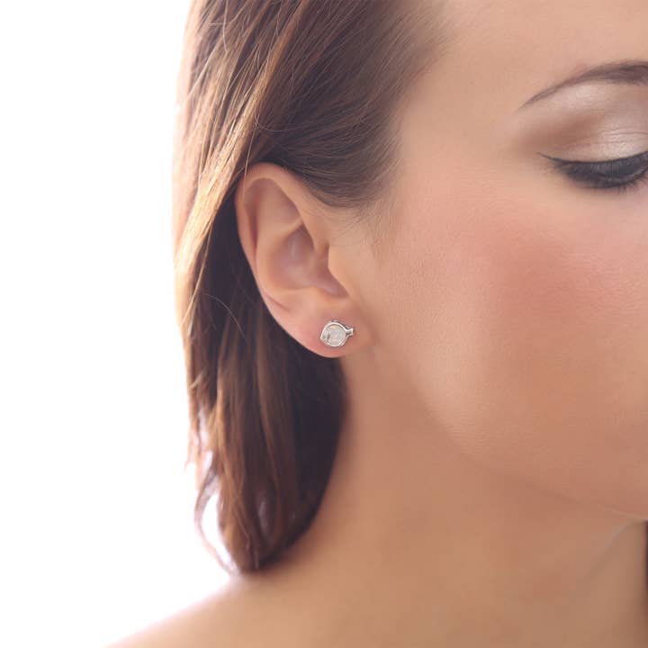 Glimmering Handmade – Großhandel Ohrstecker – Silberne Ohrstecker mit Fisch-Swarovski-Kristallen, symbolisches Geschenk4