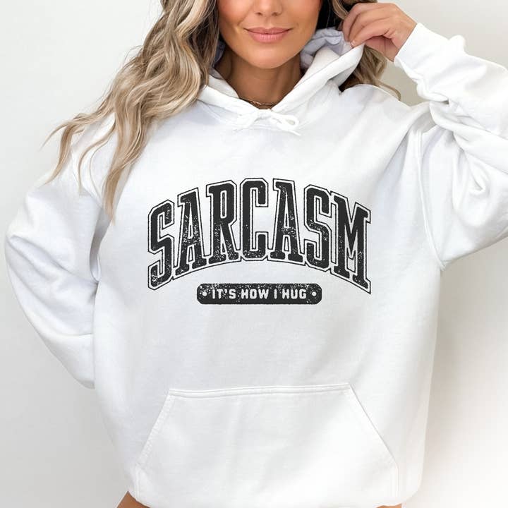 Sweat à capuche graphique amusant Sarcasm It's How I Hug pour la vente par Trendznmore - Modern Graphic Apparel