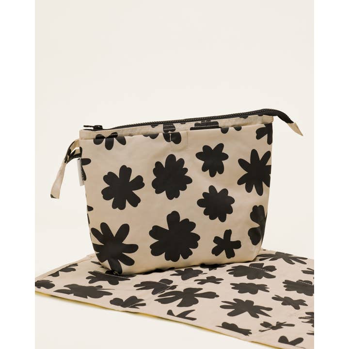 Kindred Bravely - Wholesale Diaper Bag - Baby - Storq x Kindred Bravely Quick Change Kit Bag1