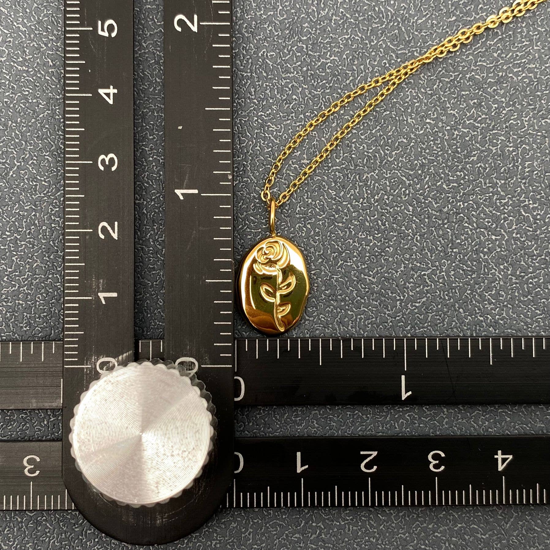 Mio Queena - Wholesale Pendant/Charm Necklace - Rose 18K Gold Plated Stainless Steel Oval Charm Necklace-FGS3