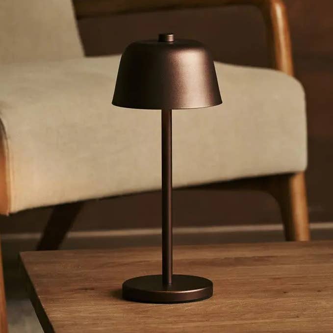 Tavellio - Venta al por mayor Lámparas decorativas/de escritorio - Anton Lámpara de Mesa Recargable Espresso Marrón | Iluminación Elegante e Inalámbrica0
