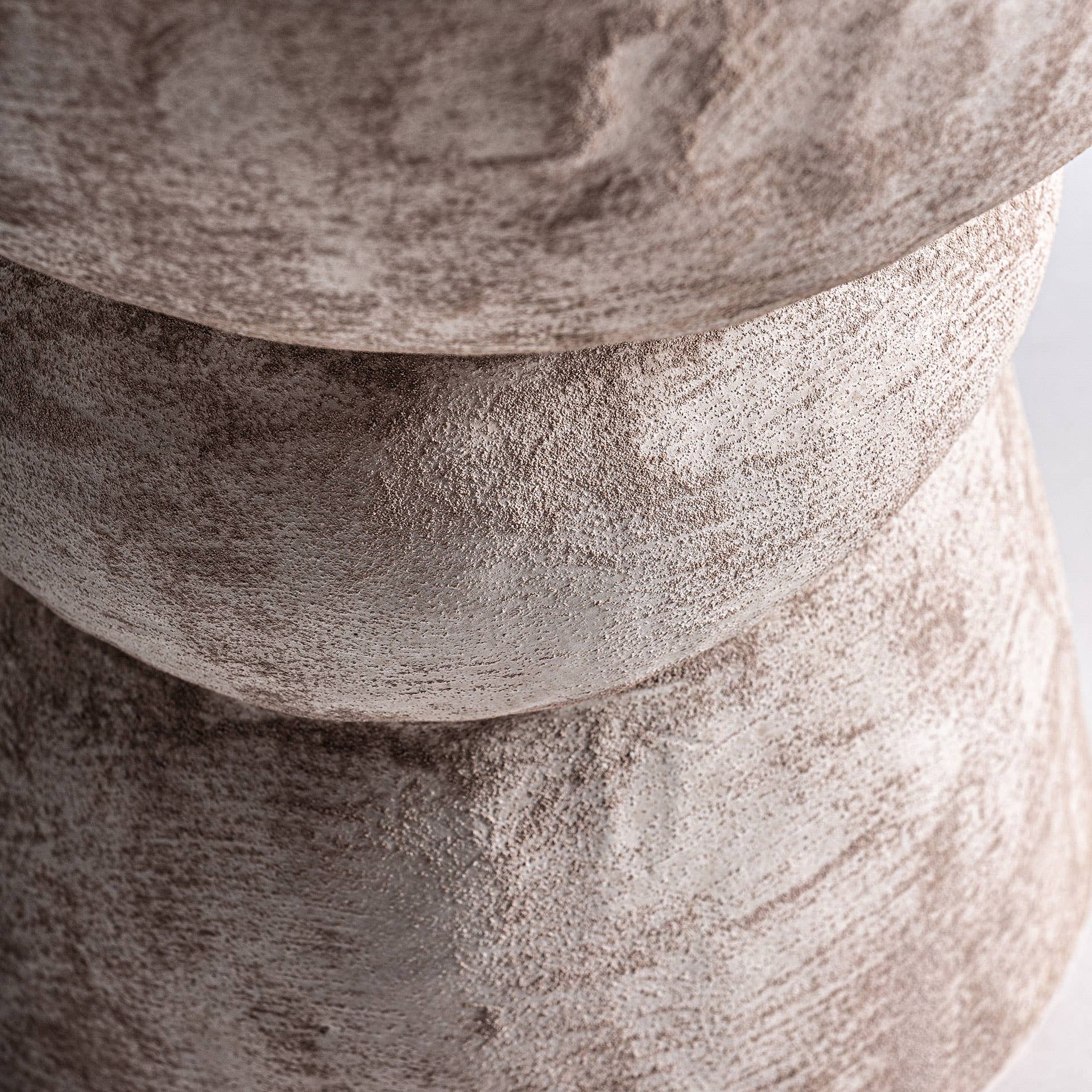 Kodu – Engroshandel Vase – Beige keramisk vase, 29x29x32 cm1