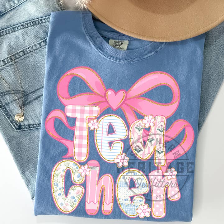 T-shirt Patchwork Teacher Bow – Comfort Colors pour la vente par Southern Heritage Outfitters