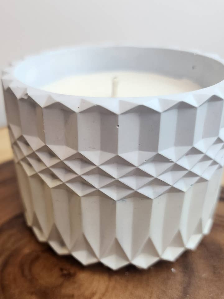 Bougie en ciment Coastal Whisper pour la vente par Stone Fire Candle