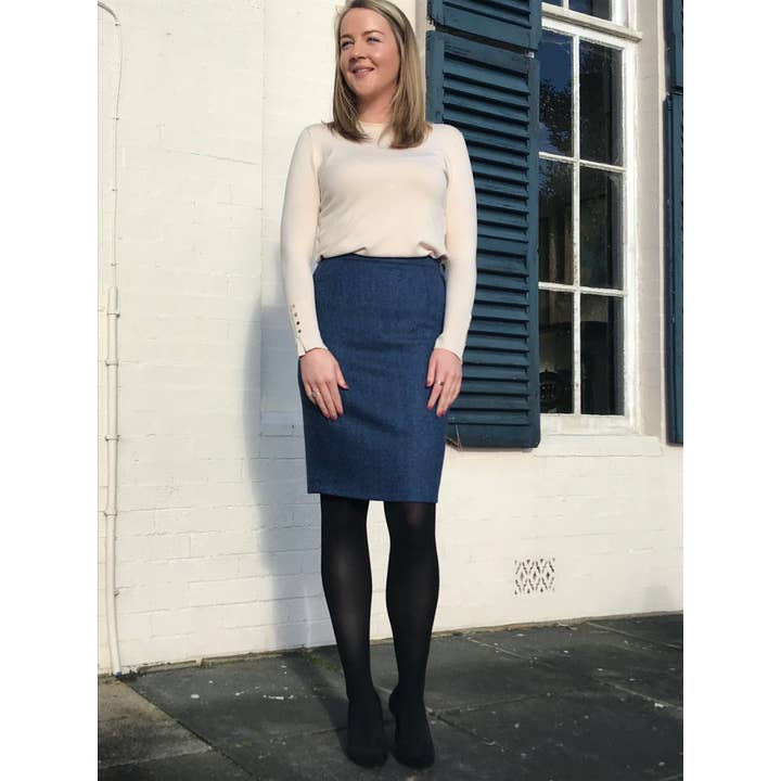 Stile 860S: gonna dritta con piega a ventaglio posteriore per la vendita all'ingrosso da parte di Brendella Skirts