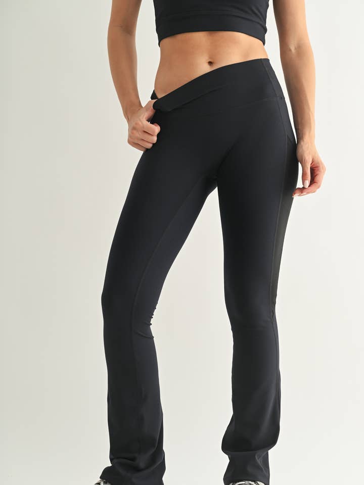 Legging évasé en maille AirFlex de Venice pour la vente par Mono B
