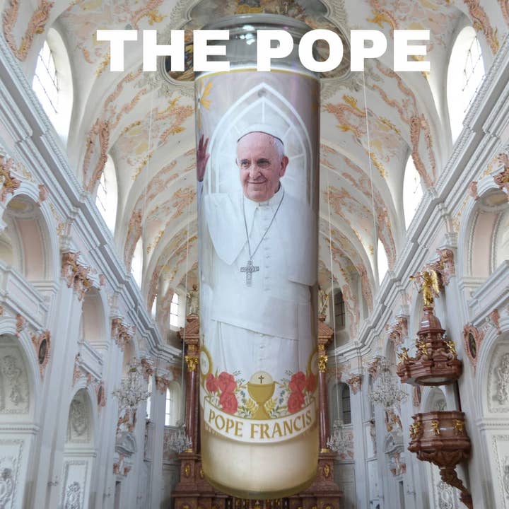 Lichtgevende Paus Franciscus Gebedsaltaarkaars voor wholesale door The Luminary and Co.