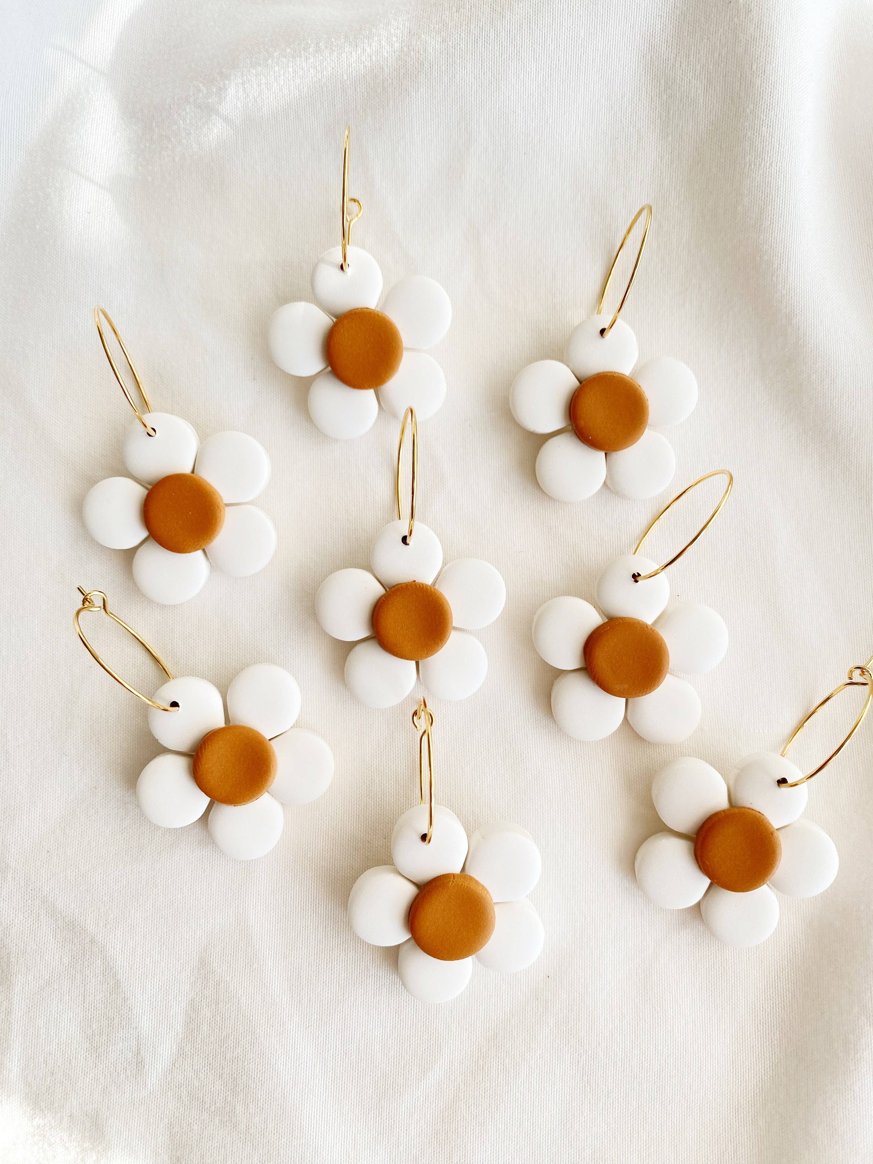 SageClayCo – Großhandel Ohrhänger – Daisy Hoops - Frühlings-/Sommer-Ohrringe aus Polymerton2