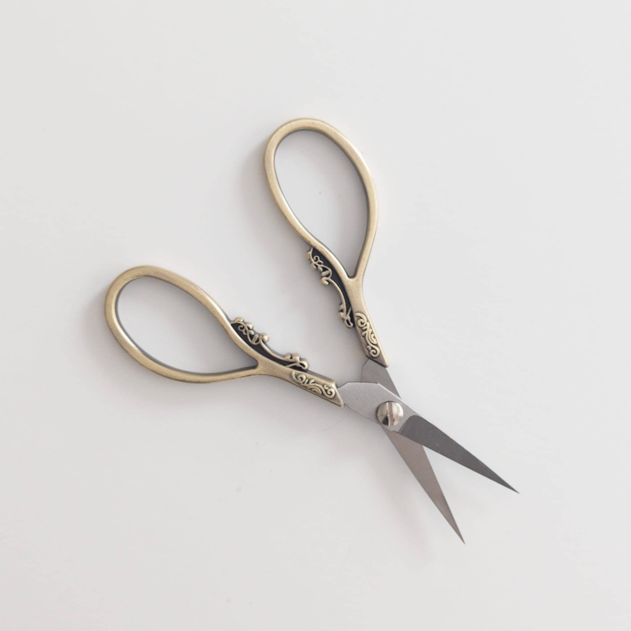 Giftora Wholesale - Wholesale Scissors - Vintage Style Scissors1
