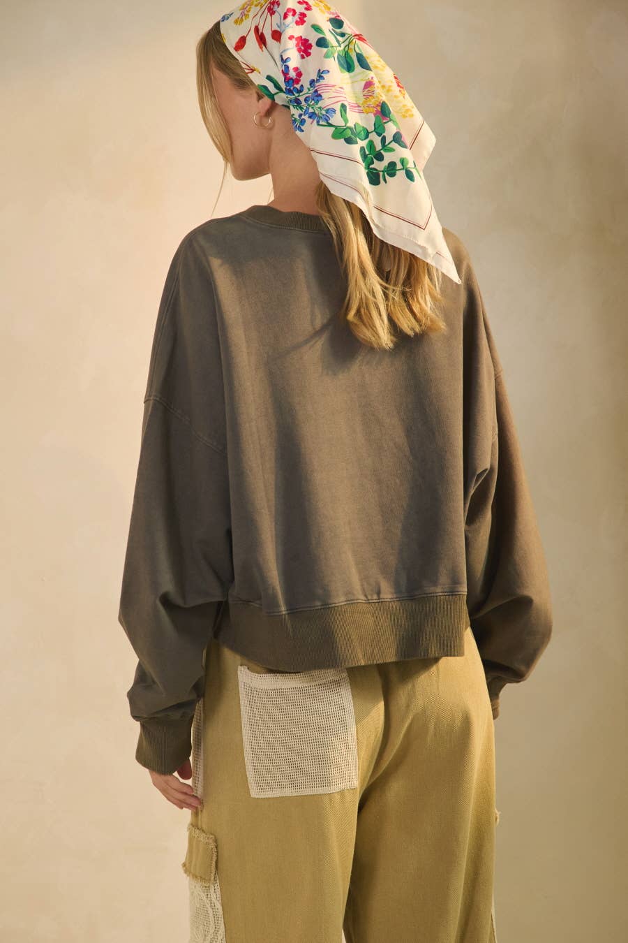 Oddi – wholesale Sweatshirt – Women's – Plus Cropped Acid Washed Solid Sweatshirt4