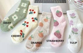 JOSSLYN by wall to wall - Vente Chaussettes – femme - CHAUSSETTES MOELLEUSES CHAUDES EN POLAIRE CORAIL EN PELUCHE AVEC FLEURS DE FRUITS | 40S020513