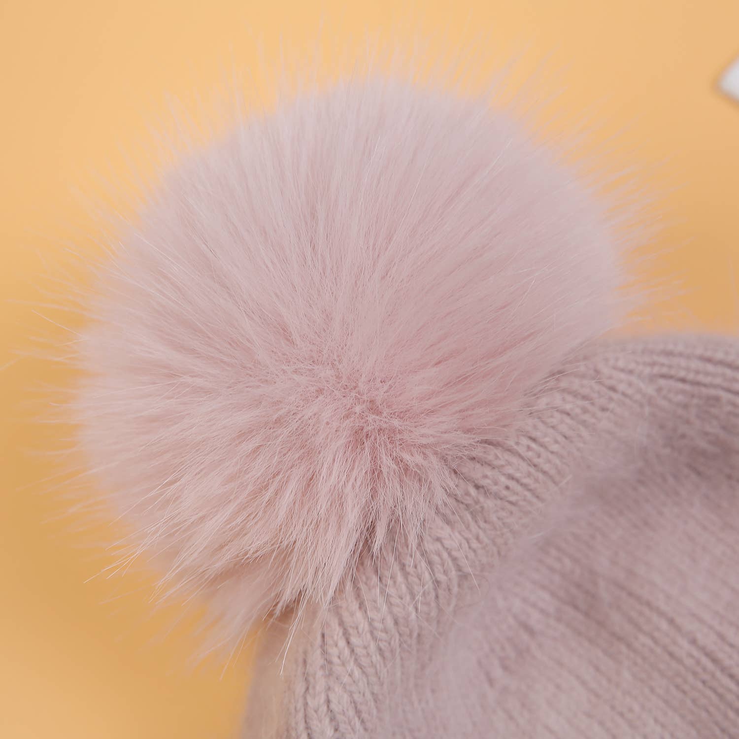 PEACH ACCESSORIES - Vente Bonnet – femme - Chapeau à pompon avec accent perlé décoratif SD12013