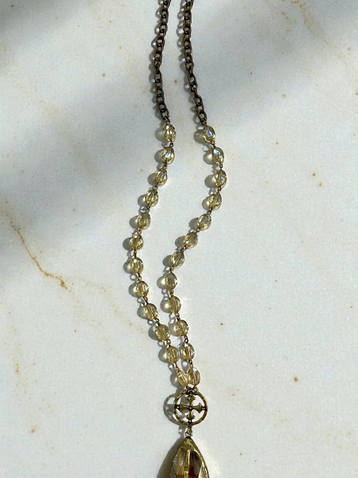Collar Ovalado de Champán de 22" con Colgante en Forma de Gota para venta al por mayor de Ava Capri