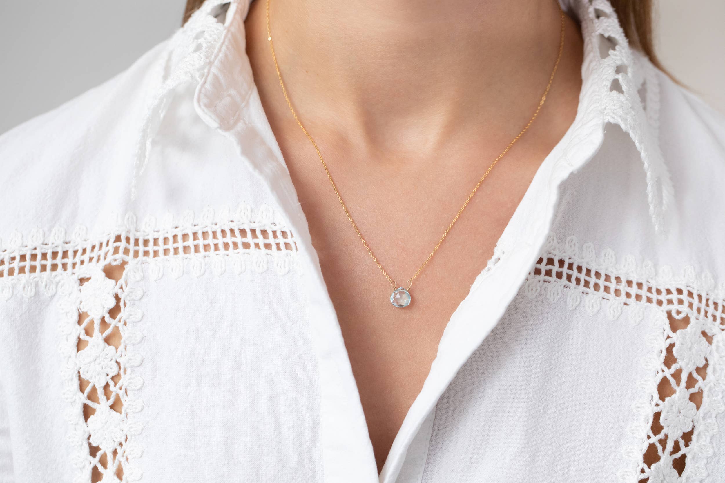 Thira Jewelry - Wholesale Halskettinghanger - Gouden halsketting met aquamarijn4