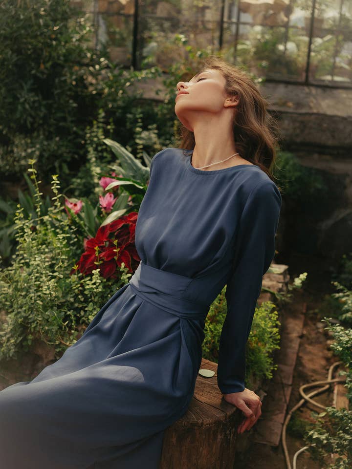 Marineblaues Wickelkleid mit Gürtel für Damen, Abendkleid für den Großhandel von Nich Linen