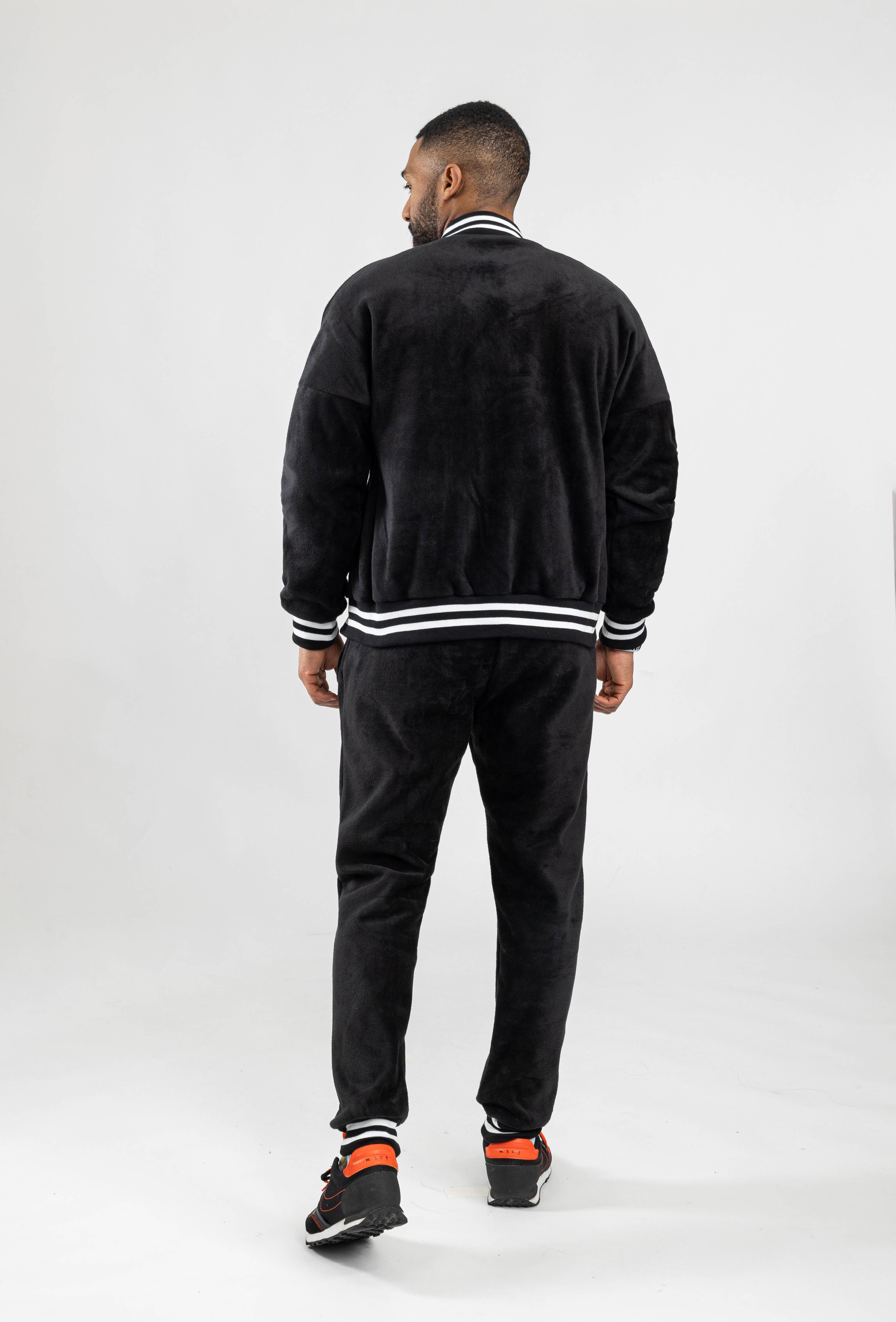 Zayne Paris – wholesale Tracksuit – Men′s – E479-1 velvet jacket+joggers set1