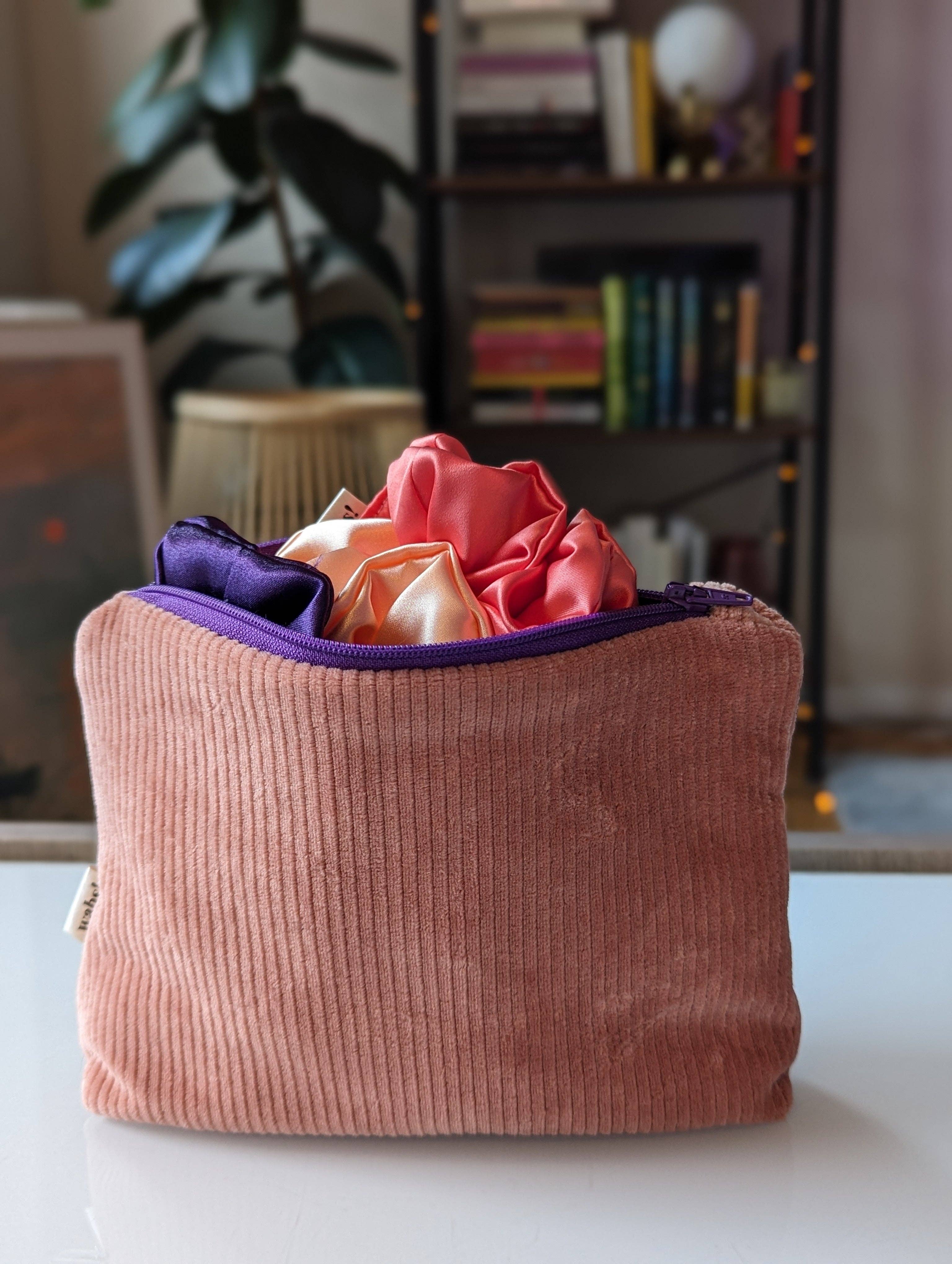 What a bun! - Wholesale Toiletry Bag - Women's - Kosmetiktasche mit Kordelzug1