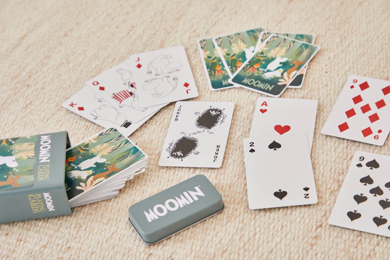 Barbo Toys - Venta al por mayor Baraja de cartas - Cartas para jugar Moomin en lata - Bosque5