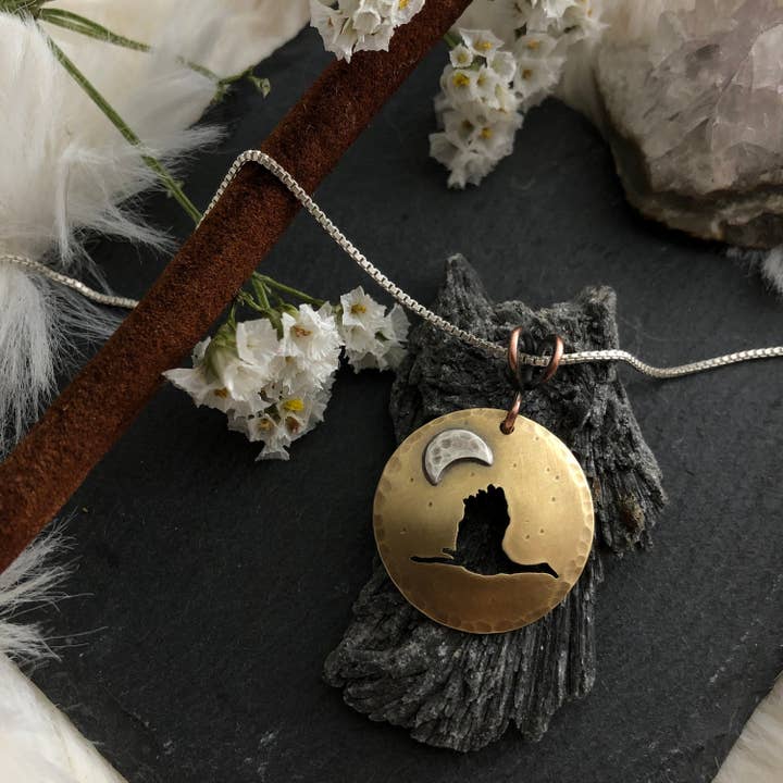 Pendentif Grue au Clair de Lune pour la vente par C Beulah B Jewelry