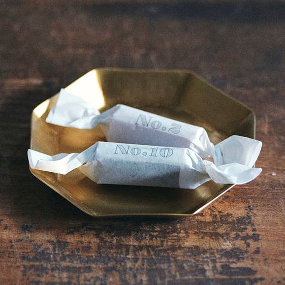 Fog Linen Work - Vendita all'ingrosso Ciotole/Piatti decorativi - Piastra in ottone Octagon (S)0